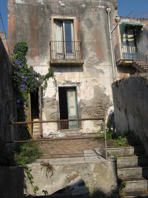 Casa antica indipendente, centro storico Acireale, da ristrutturare