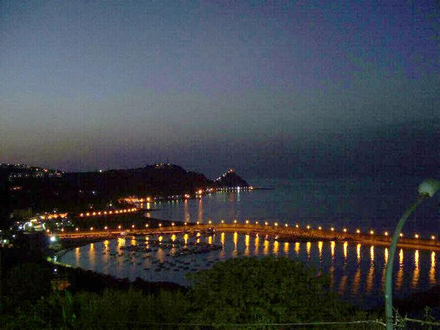 casa vacanza con terrazzo con  vista mare ed isole eolie  