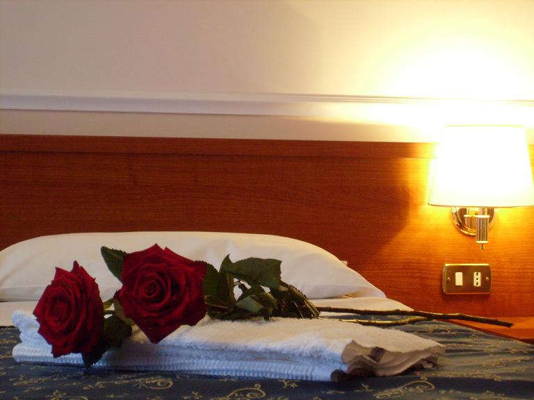 Bed and Breakfast GERBERA ROMA, via Lorenzo il Magnifico n. 15