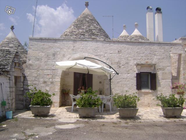 TRULLO  A  POCHI KM DAL  MARE