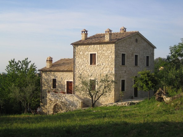 CASOLARE IN PIETRA NEL PARCO NAZIONALE DELLA MAIELLA